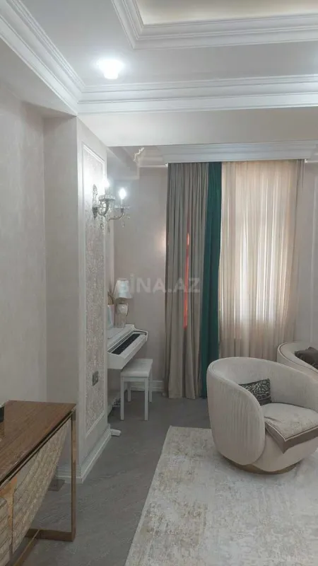 Satılır 3 otaqlı mənzil 134 m²