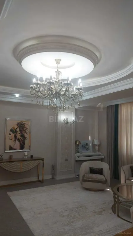 Satılır 3 otaqlı mənzil 134 m²