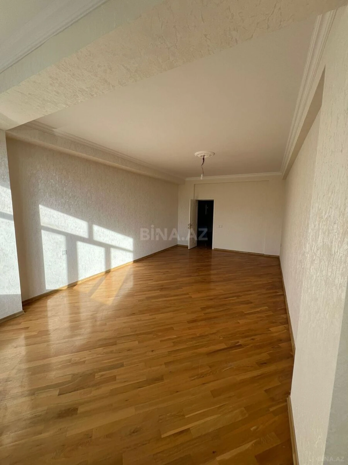 Satılır 3 otaqlı mənzil 158 m²