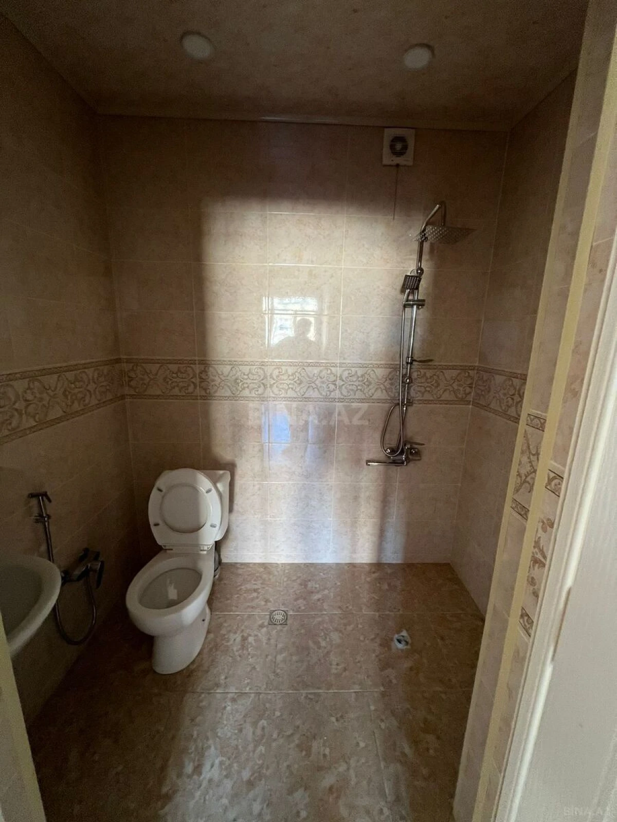 Satılır 3 otaqlı mənzil 158 m²