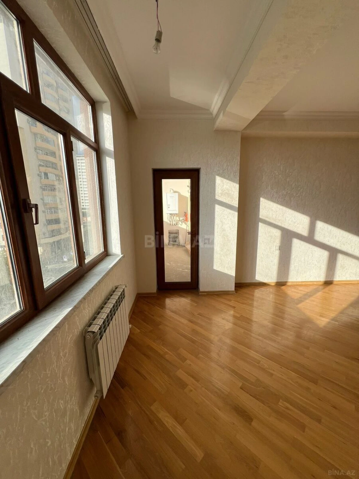 Satılır 3 otaqlı mənzil 158 m²