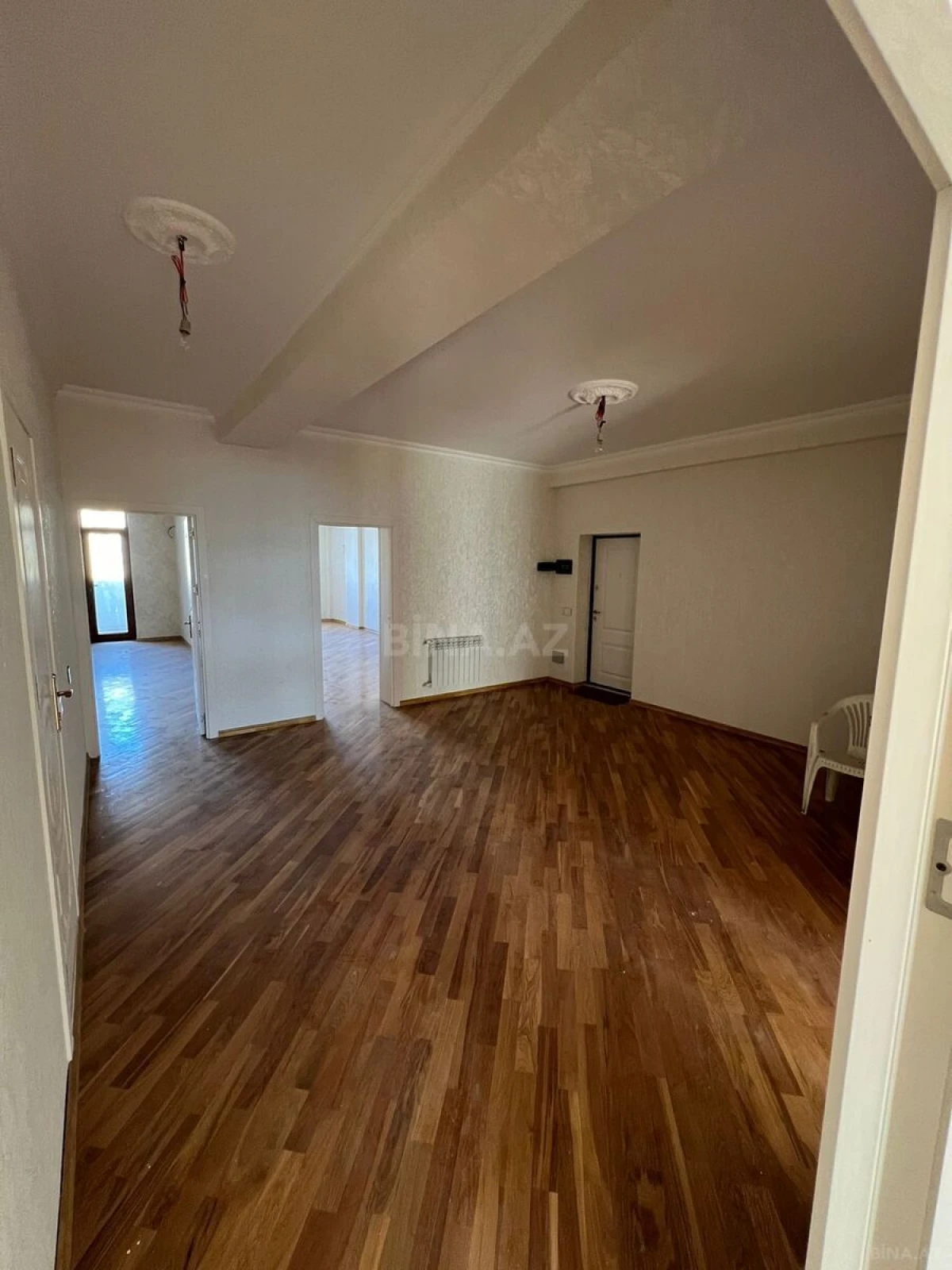 Satılır 3 otaqlı mənzil 158 m²