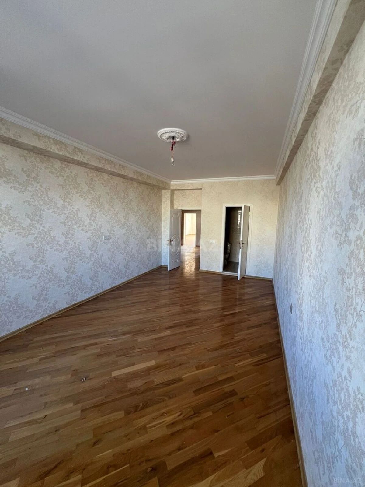 Satılır 3 otaqlı mənzil 158 m²