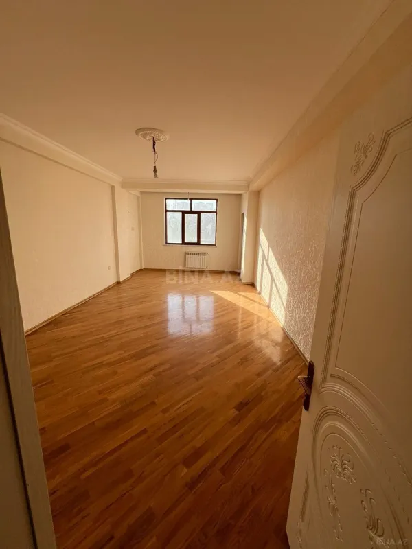 Satılır 3 otaqlı mənzil 158 m²