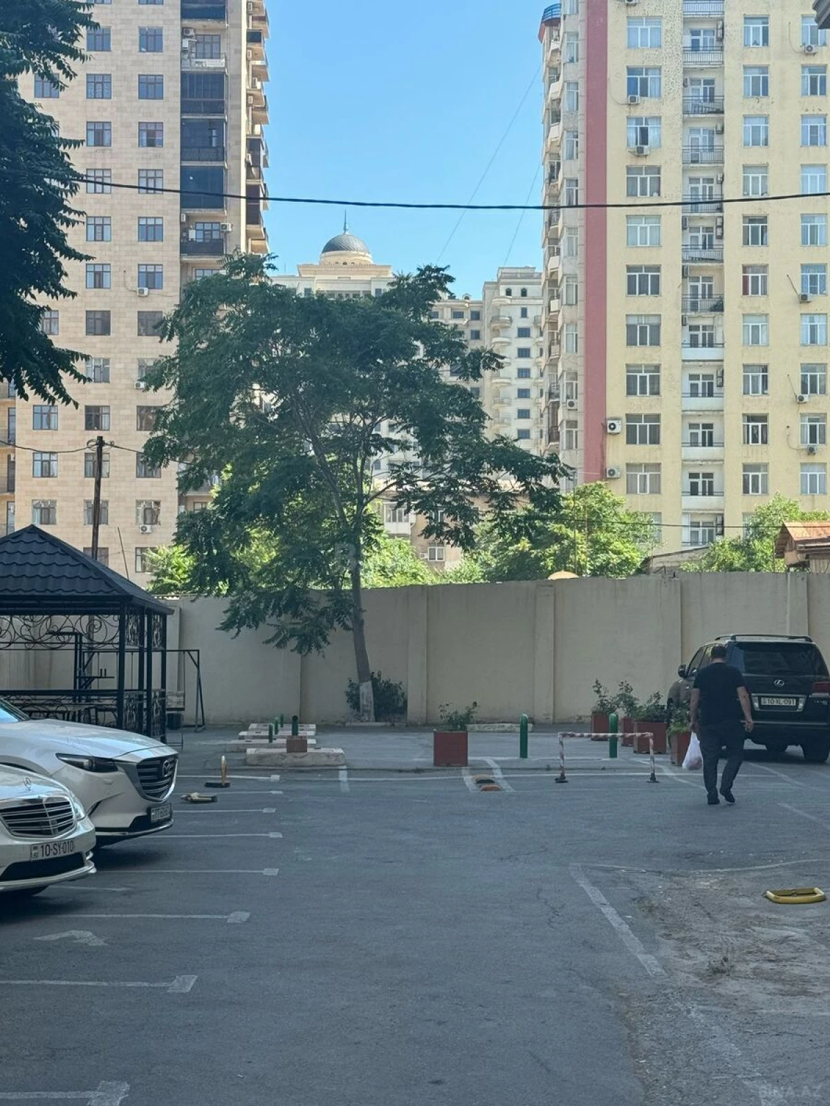 Satılır 3 otaqlı mənzil 158 m²