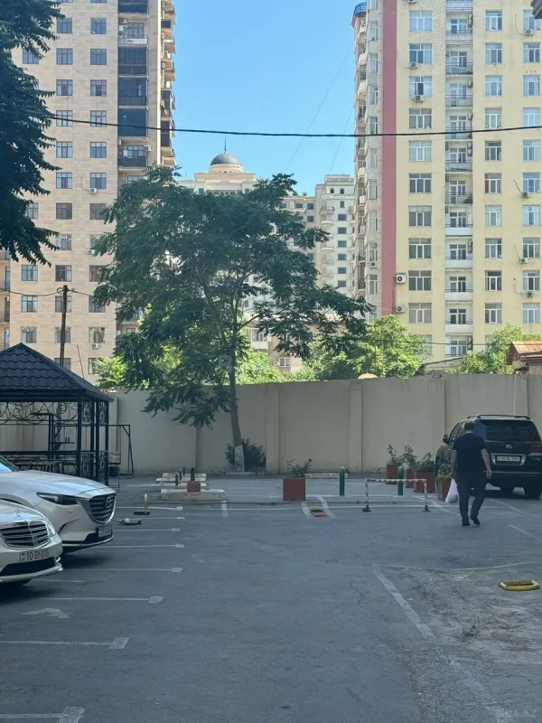 Satılır 3 otaqlı mənzil 158 m²