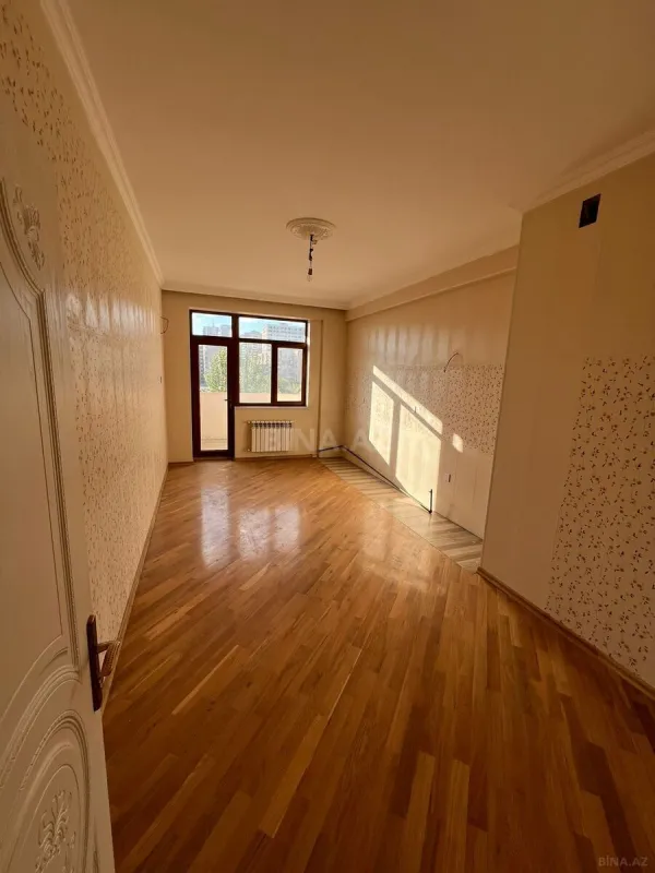 Satılır 3 otaqlı mənzil 158 m²