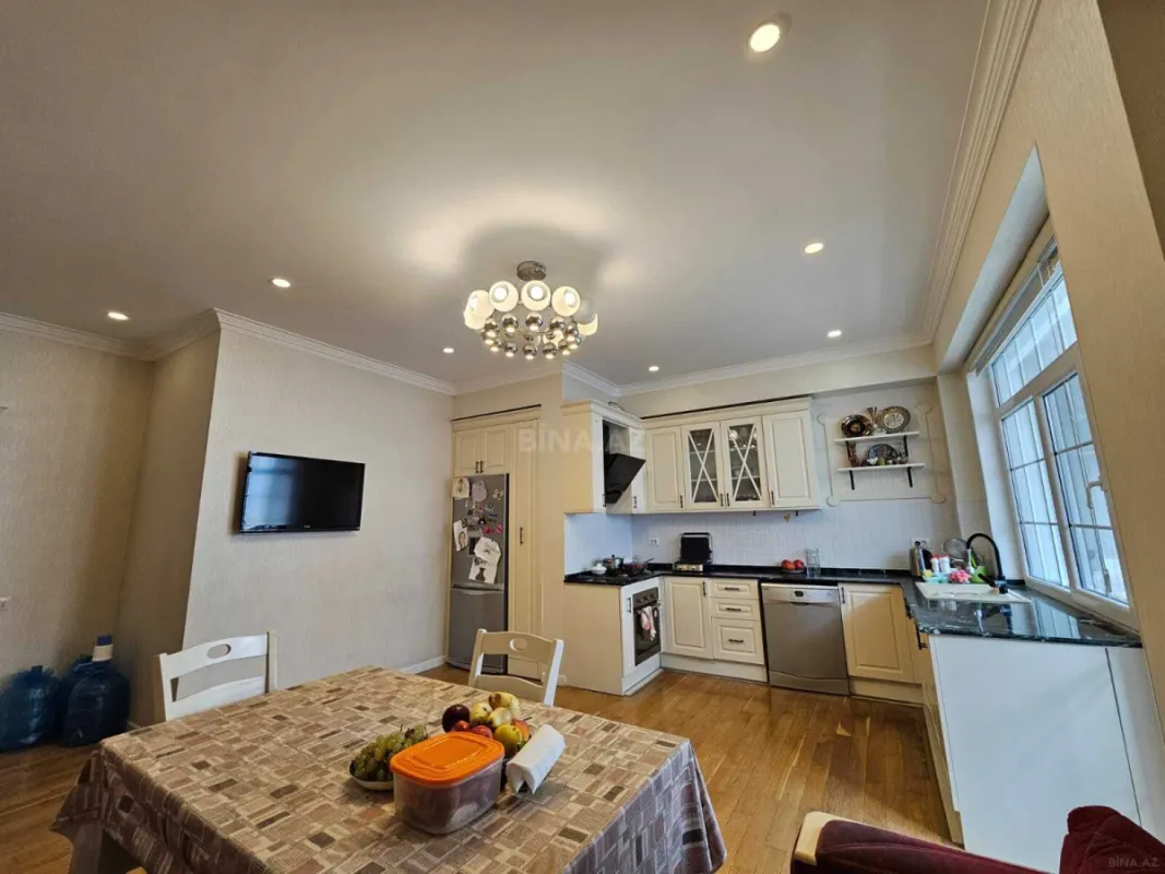 Satılır 4 otaqlı mənzil 209 m²