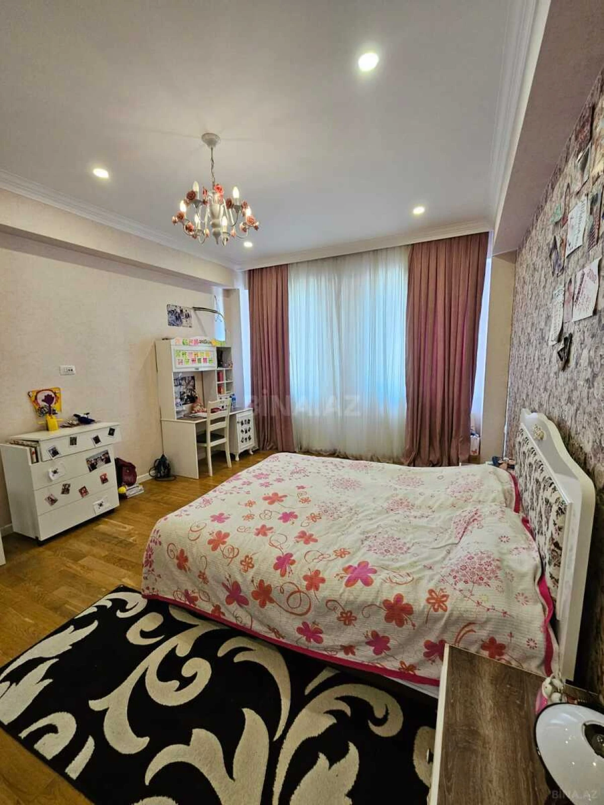 Satılır 4 otaqlı mənzil 209 m²