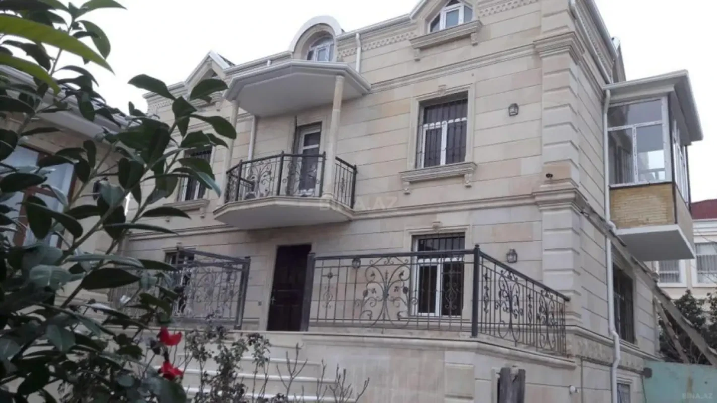 Satılır 6 otaqlı həyət evi 350 m²