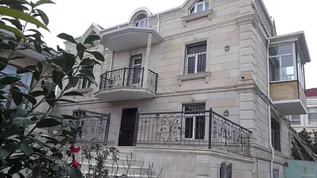 Satılır 6 otaqlı həyət evi 350 m² — Bakı, Badamdar 6 otaq 350.00 m²
