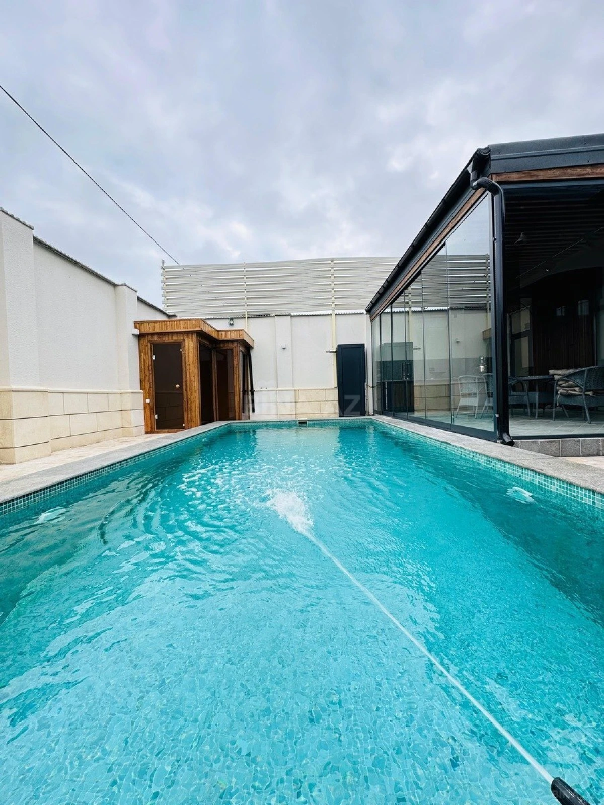 Kirayə verilir 4 otaqlı həyət evi 220 m²