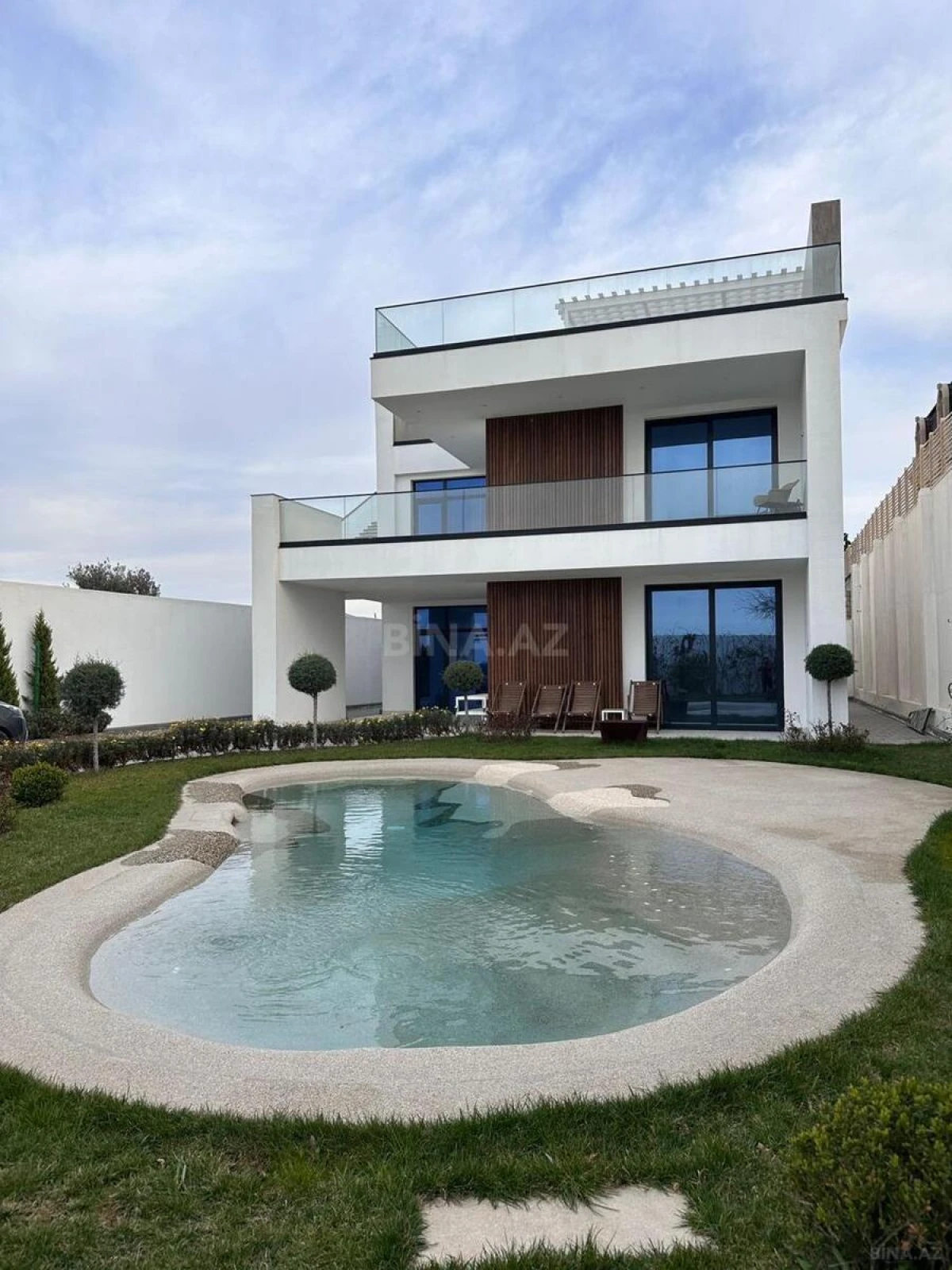 Kirayə verilir 4 otaqlı həyət evi 350 m²