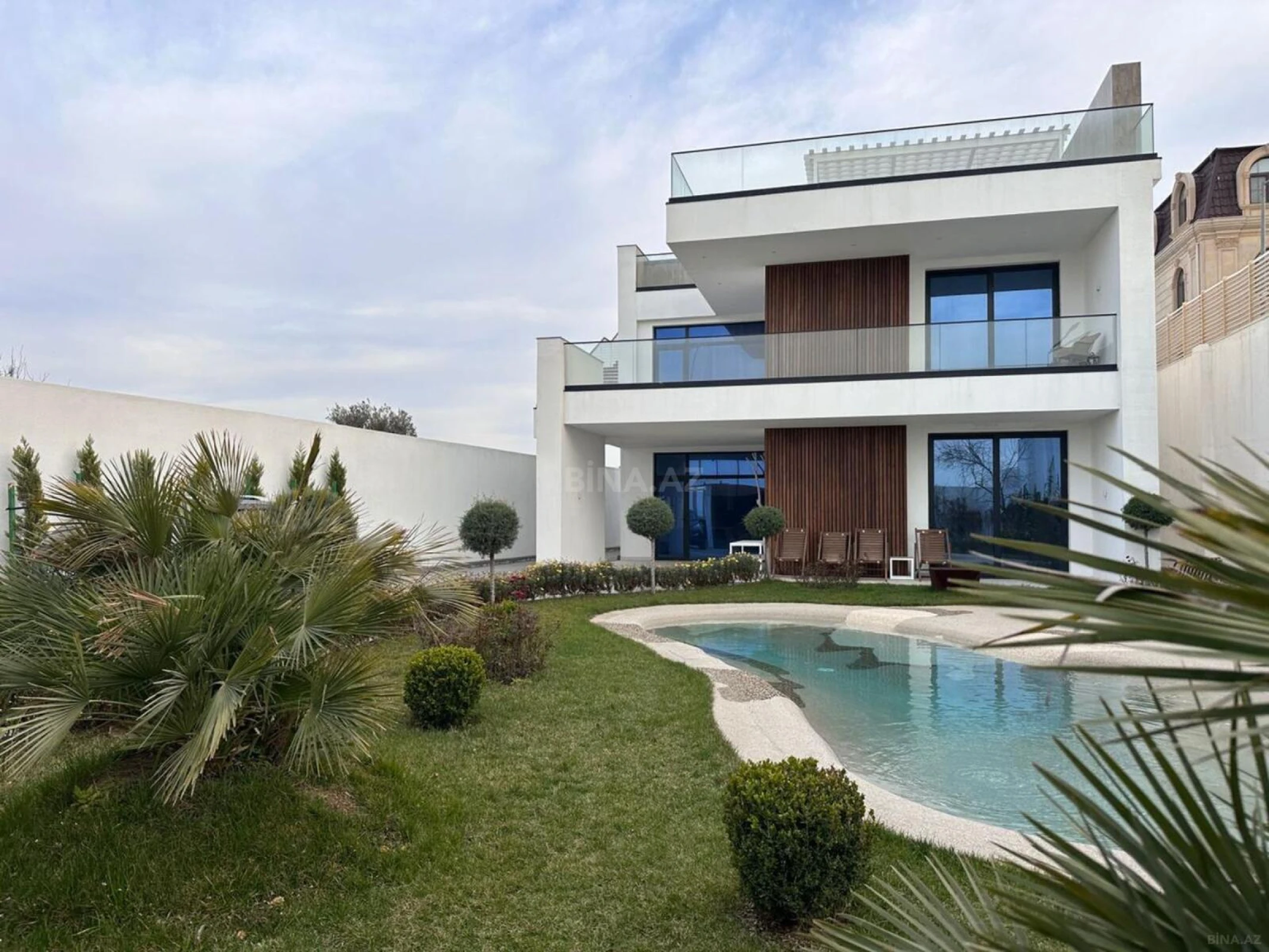 Kirayə verilir 4 otaqlı həyət evi 350 m²