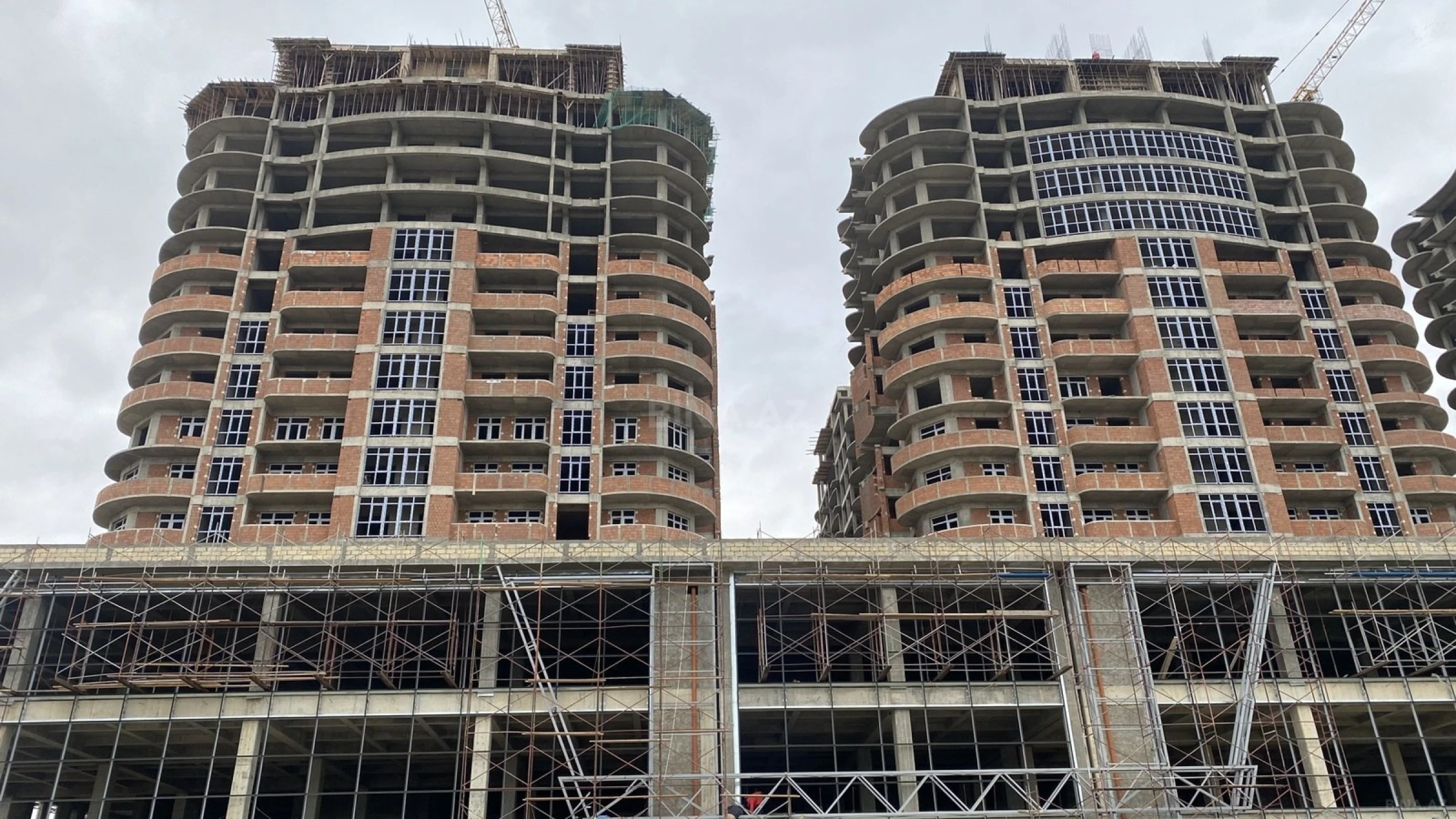 Satılır 2 otaqlı mənzil 57 m²
