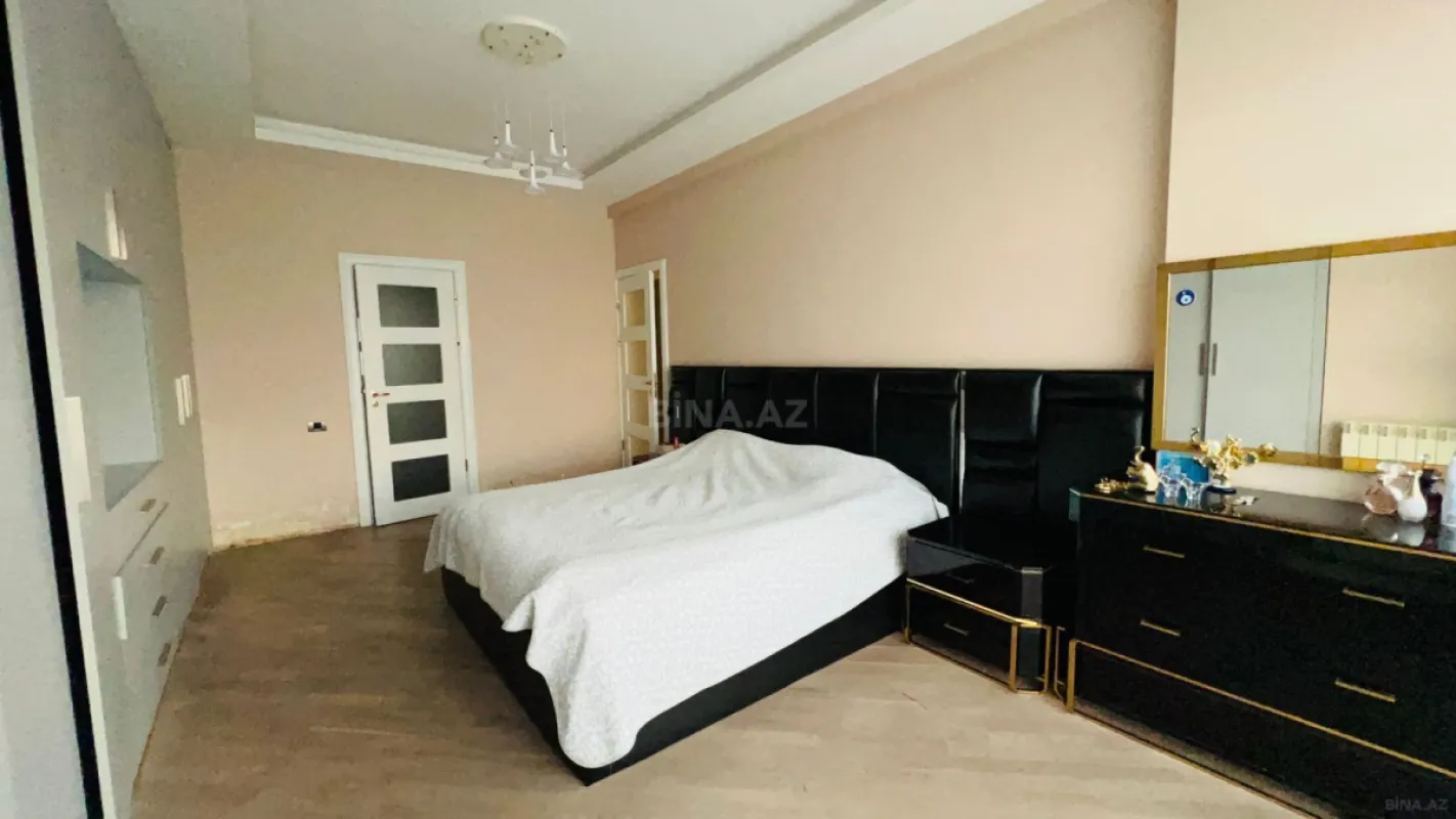 Kirayə verilir 4 otaqlı mənzil 200 m²