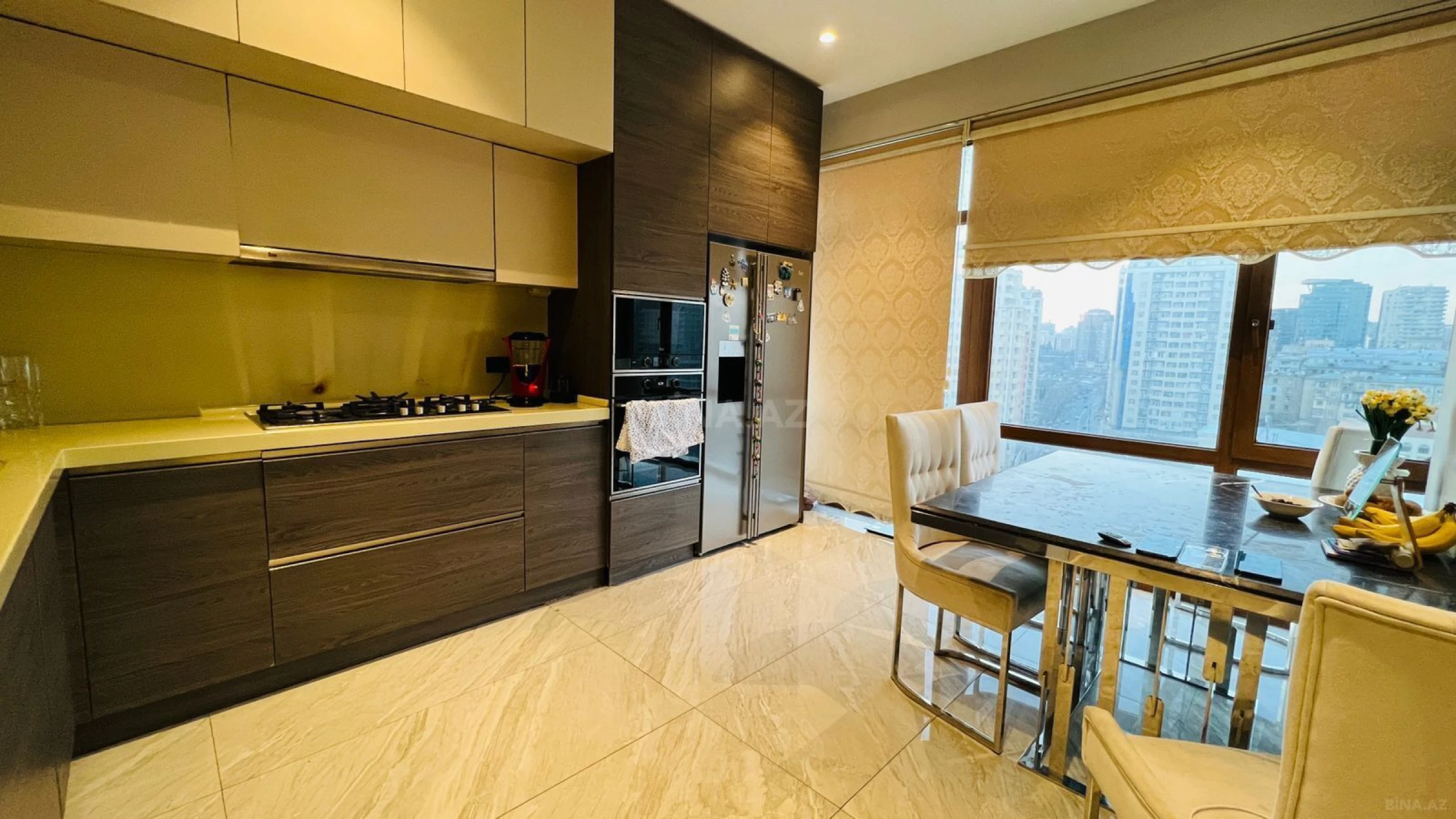 Kirayə verilir 4 otaqlı mənzil 200 m²