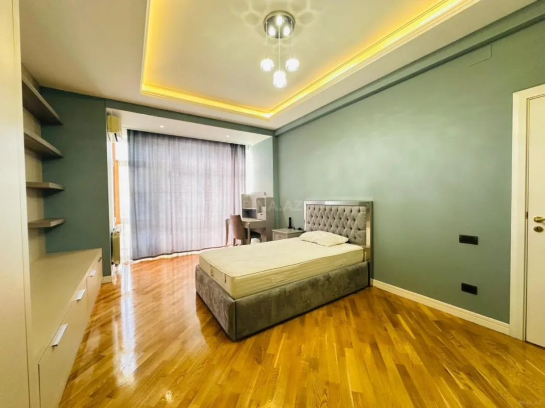 Kirayə verilir 4 otaqlı mənzil 200 m²