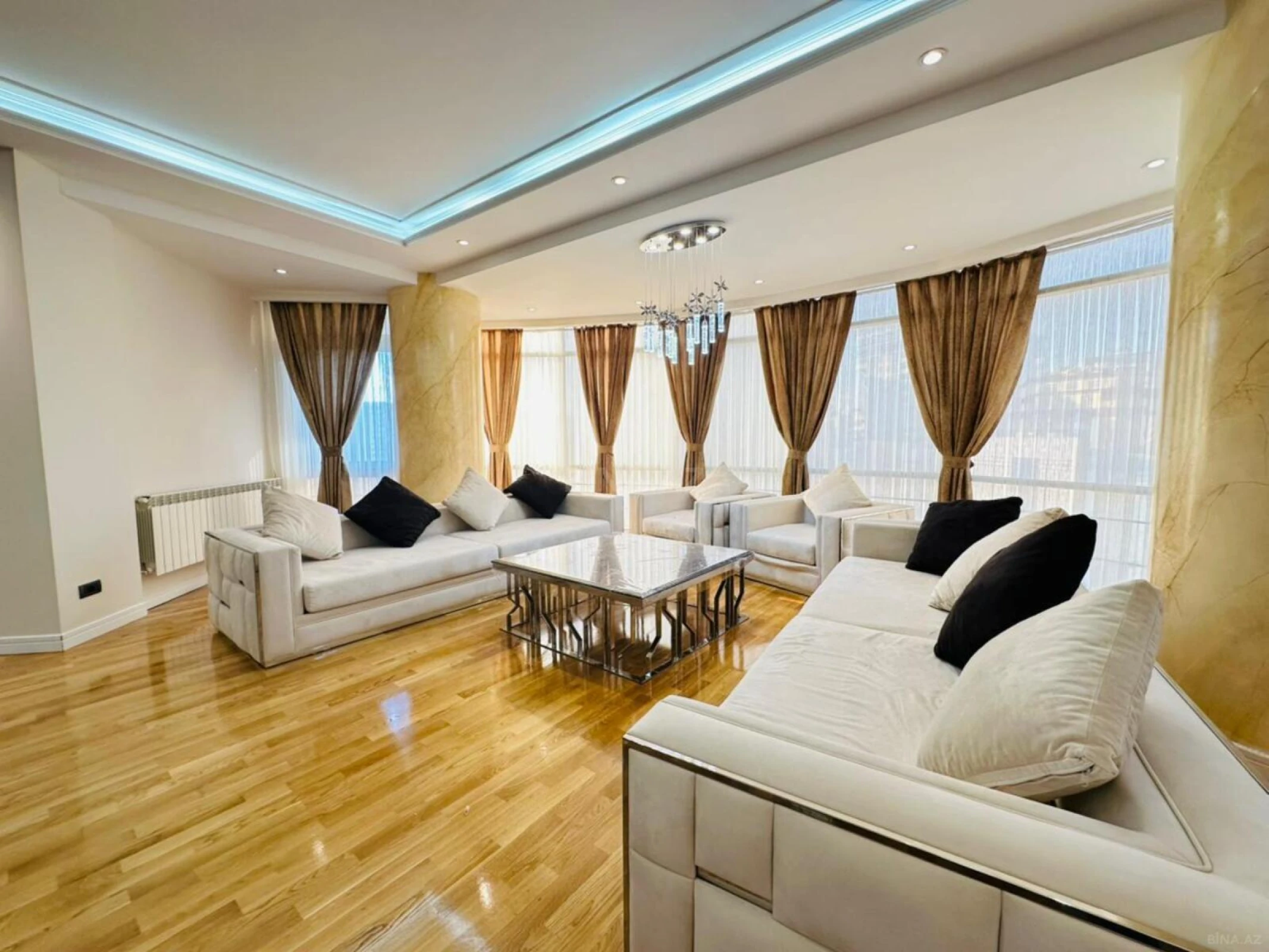 Kirayə verilir 4 otaqlı mənzil 200 m²