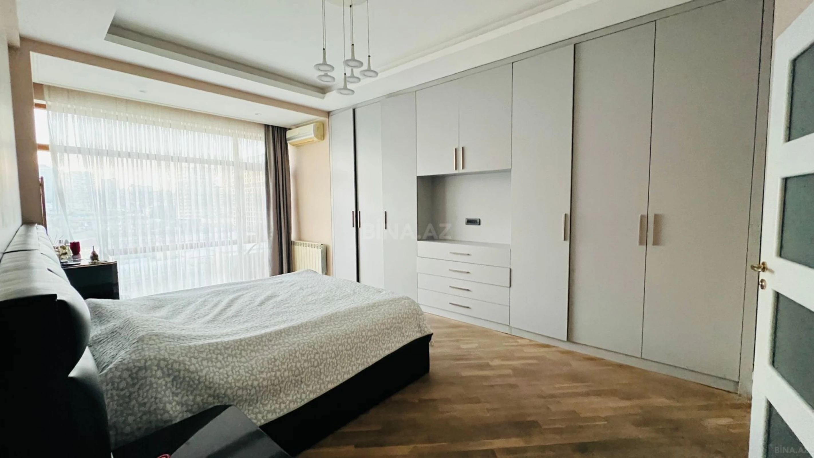 Kirayə verilir 4 otaqlı mənzil 200 m²