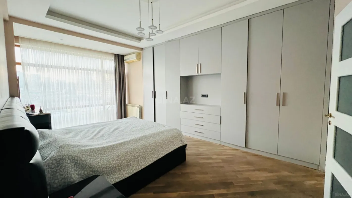 Kirayə verilir 4 otaqlı mənzil 200 m²