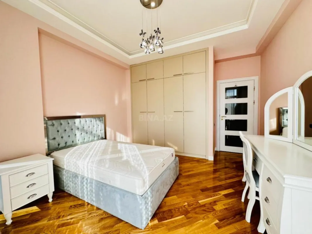 Kirayə verilir 4 otaqlı mənzil 200 m²