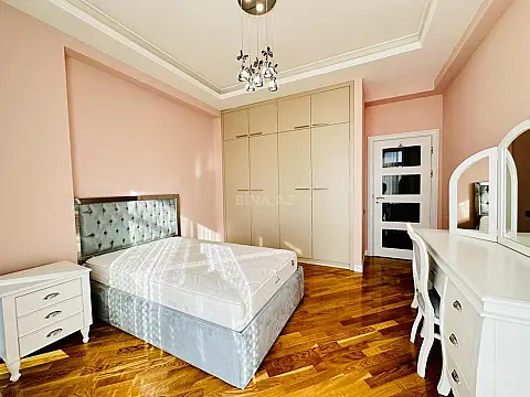 Kirayə verilir 4 otaqlı mənzil 200 m²