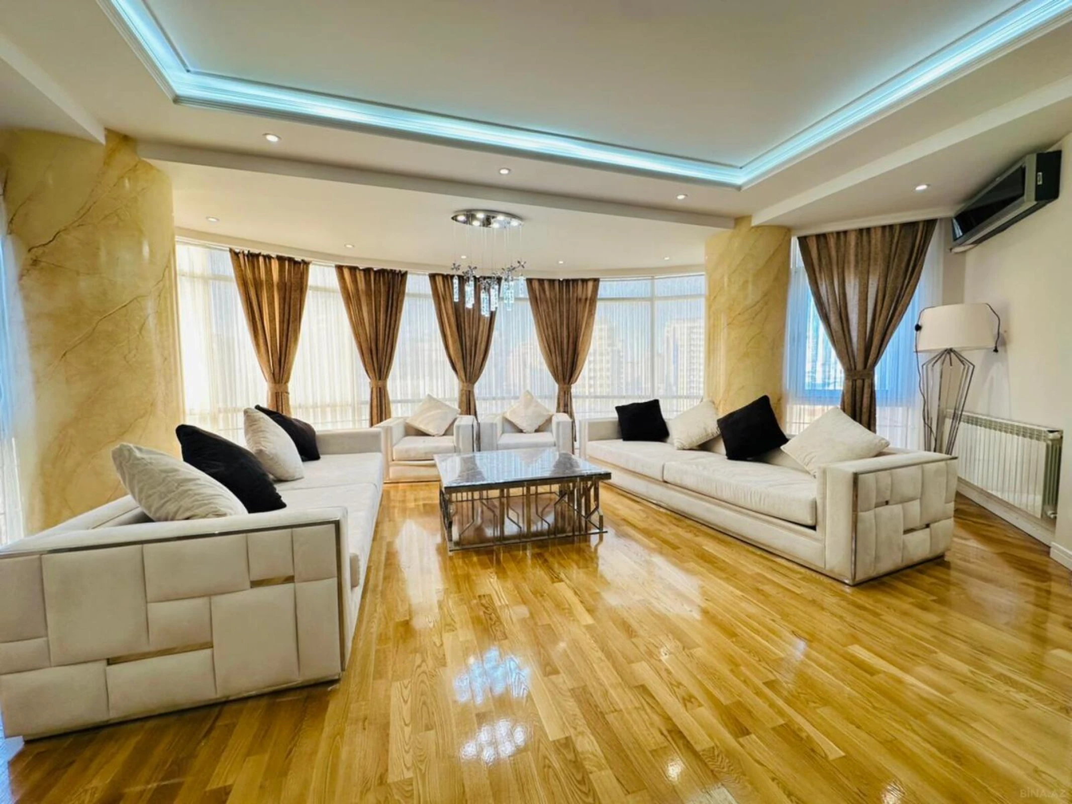 Kirayə verilir 4 otaqlı mənzil 200 m²