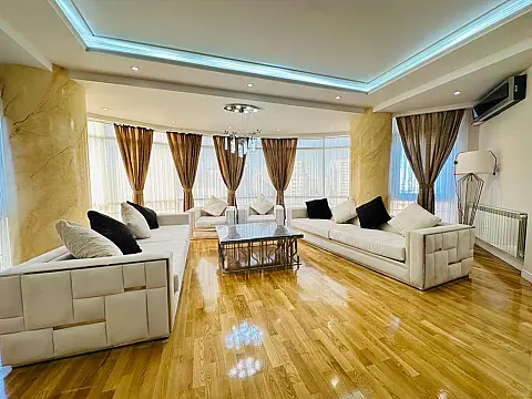 Kirayə verilir 4 otaqlı mənzil 200 m²