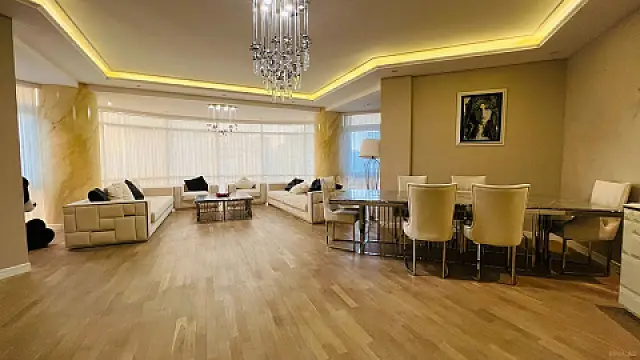 Kirayə verilir 4 otaqlı mənzil 200 m²