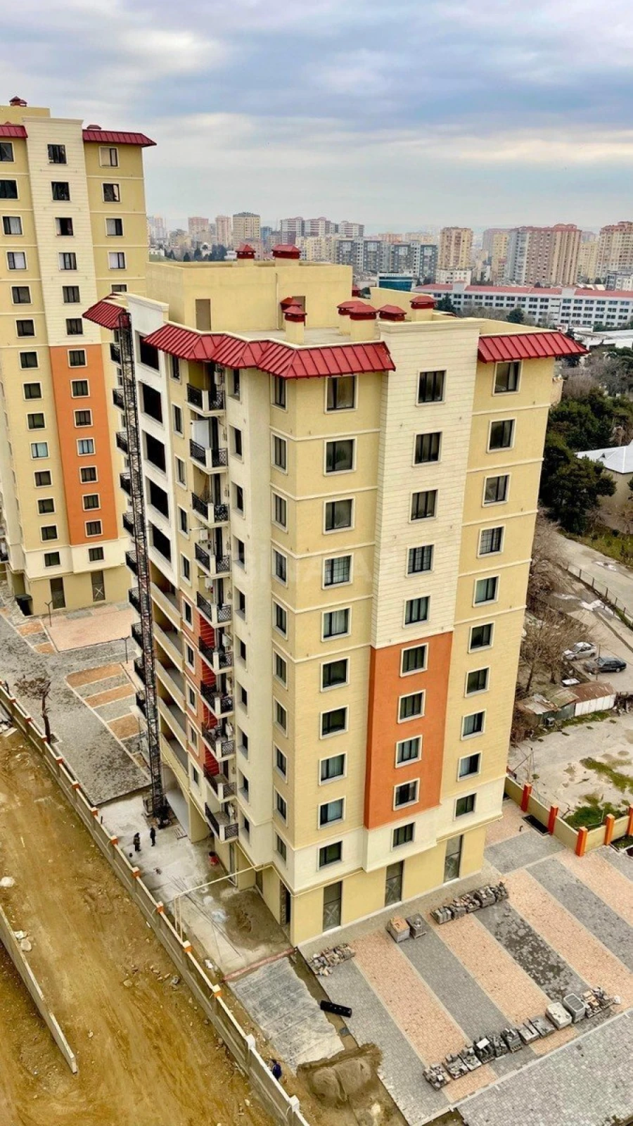 Satılır 3 otaqlı mənzil 117 m²