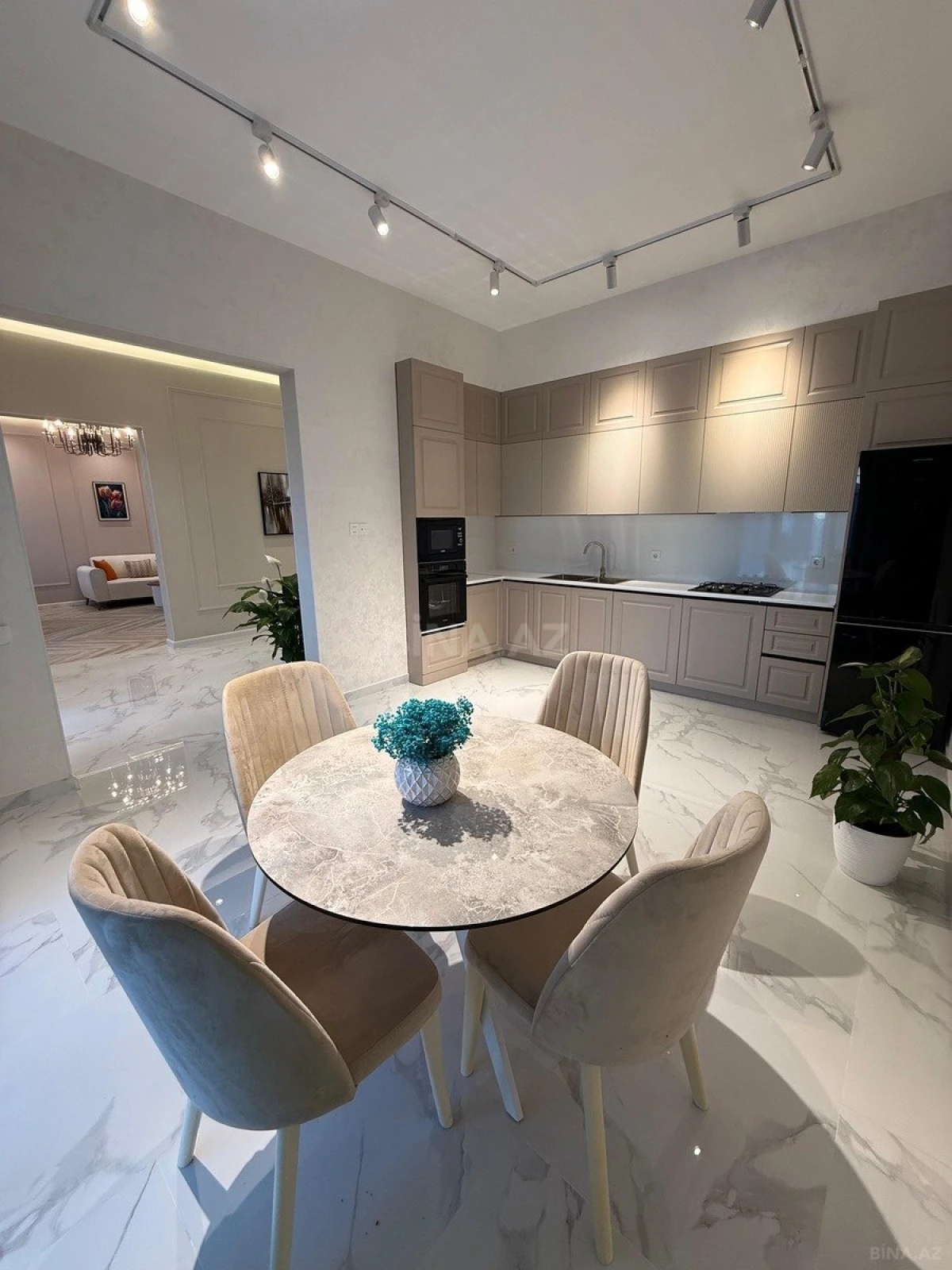 Kirayə verilir 4 otaqlı həyət evi 220 m²