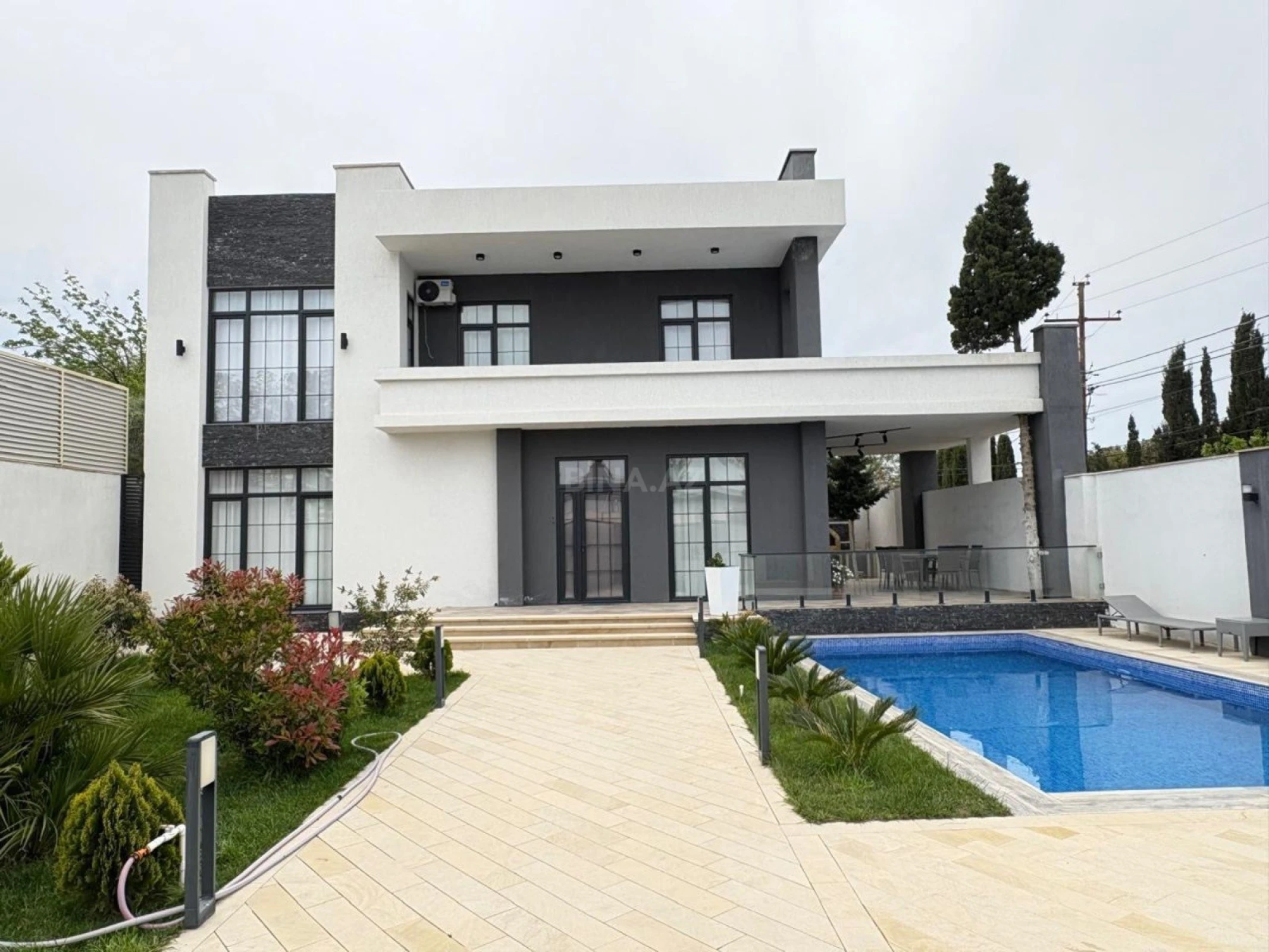 Kirayə verilir 5 otaqlı həyət evi 450 m²