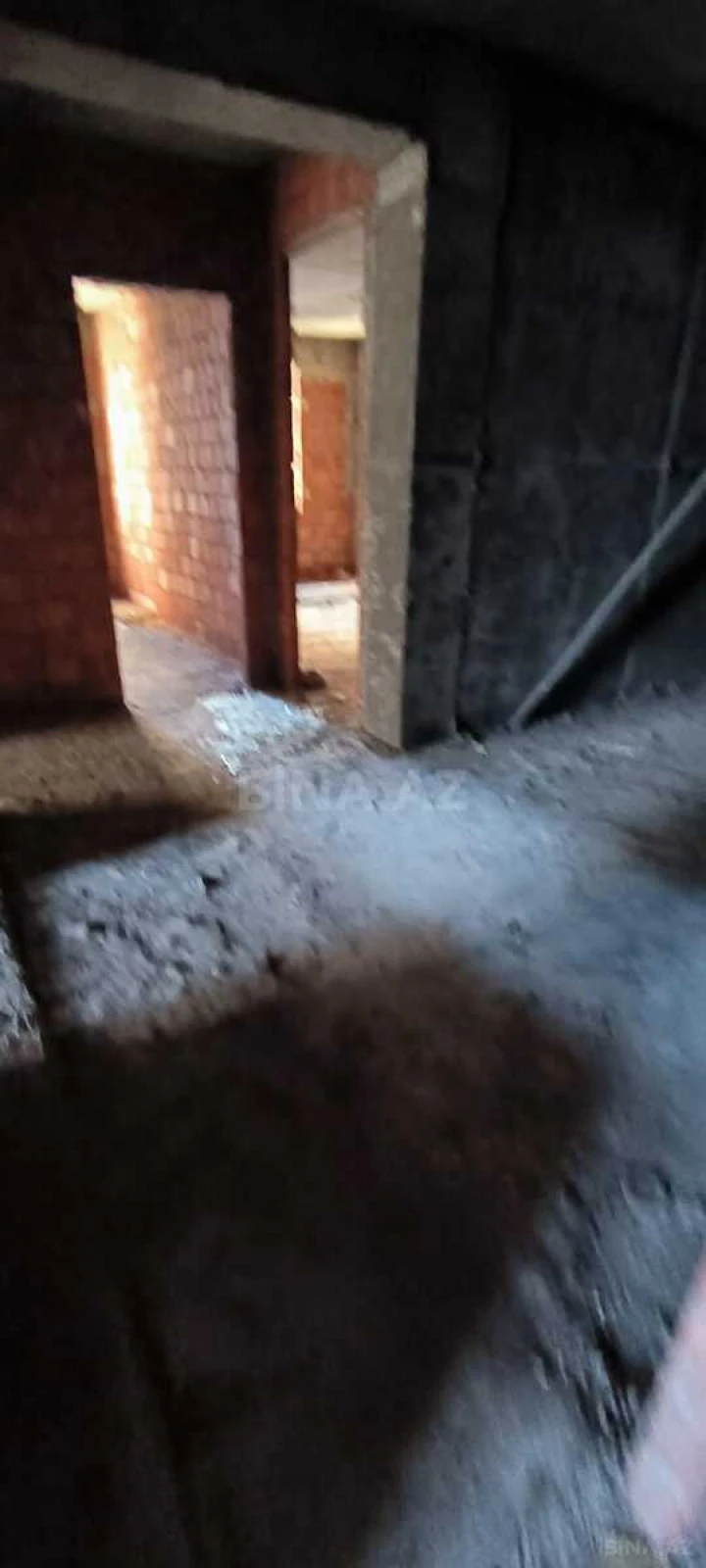 Satılır 4 otaqlı mənzil 147 m²