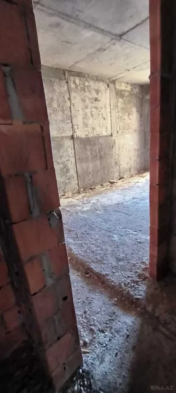 Satılır 4 otaqlı mənzil 147 m²