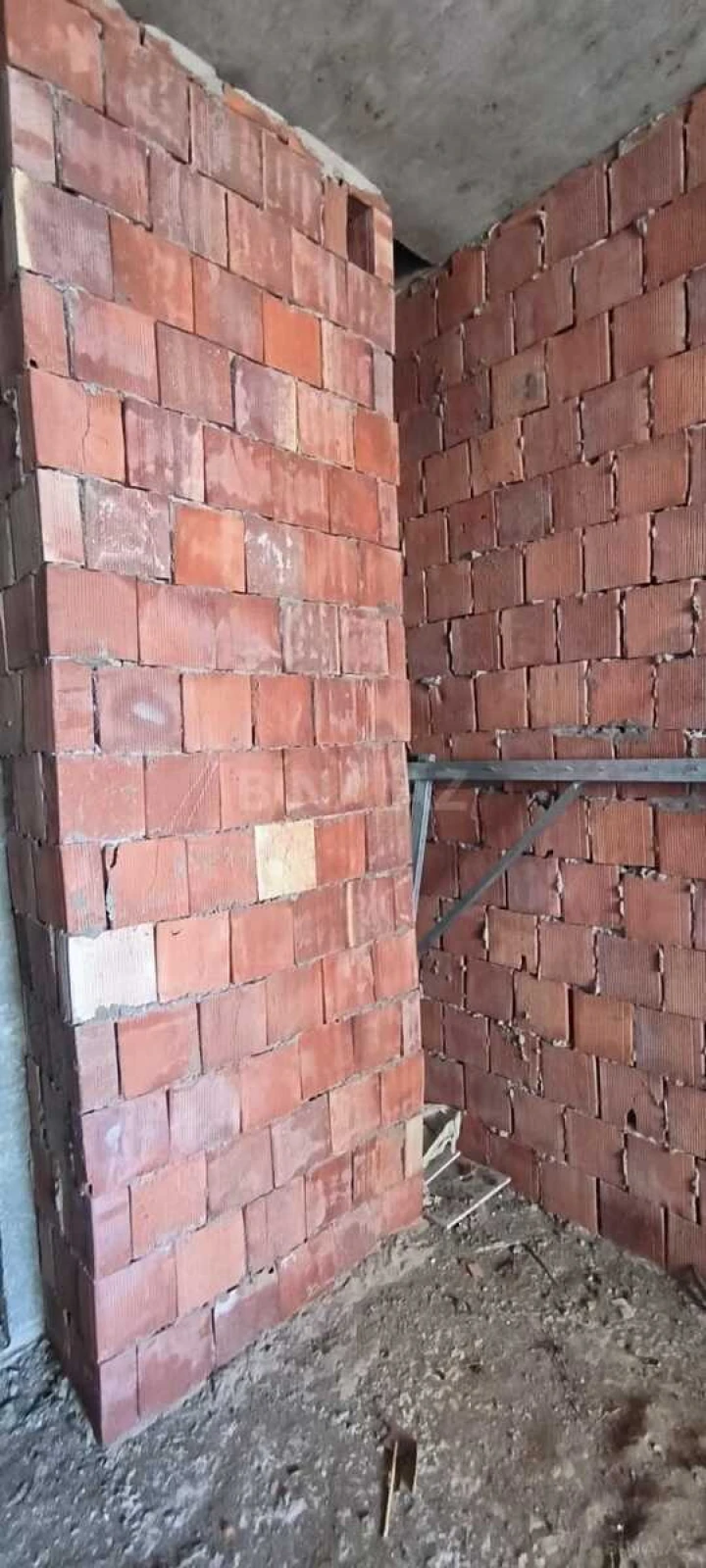 Satılır 4 otaqlı mənzil 147 m²