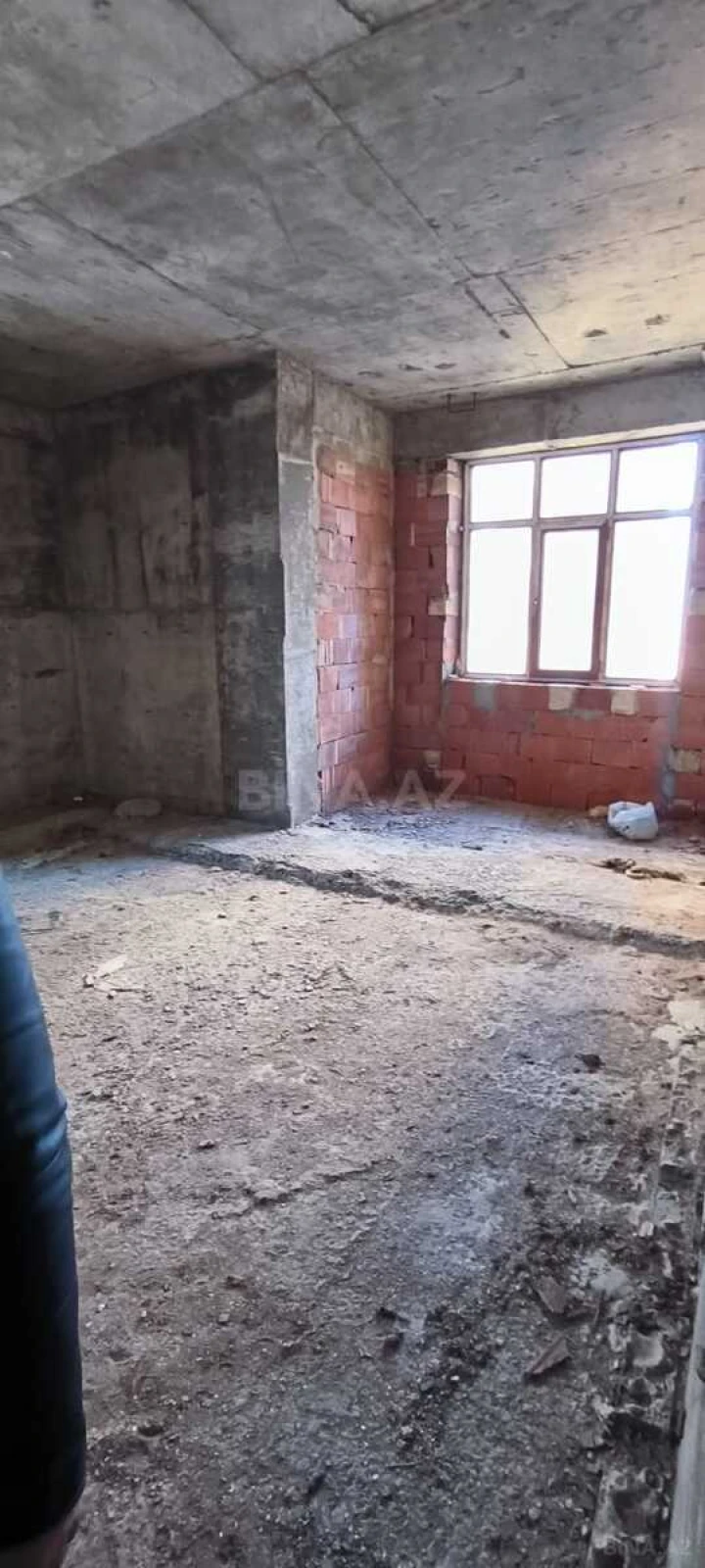 Satılır 4 otaqlı mənzil 147 m²