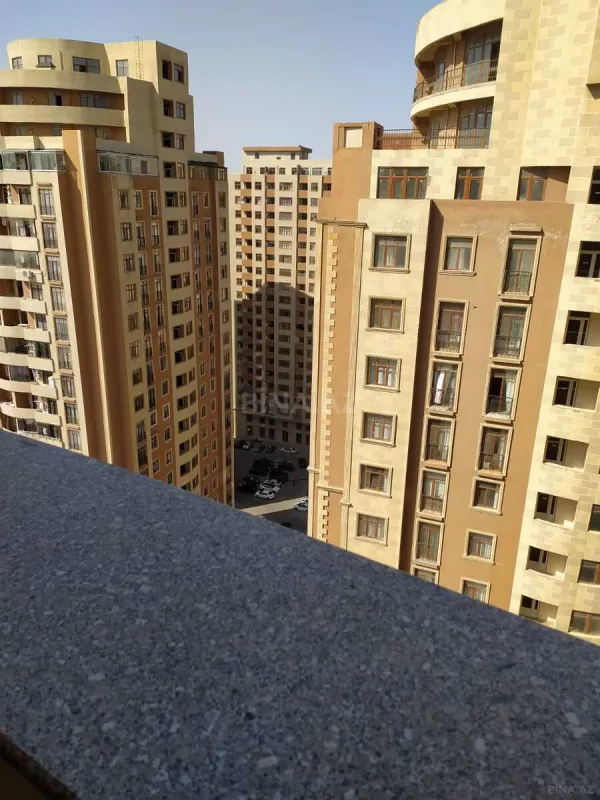 Satılır 4 otaqlı mənzil 147 m²