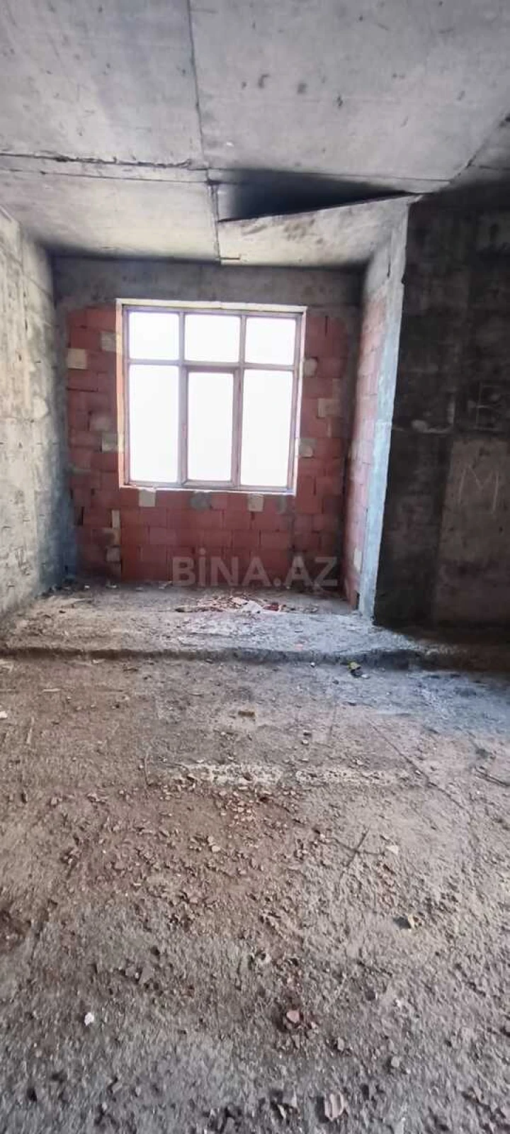 Satılır 4 otaqlı mənzil 147 m²