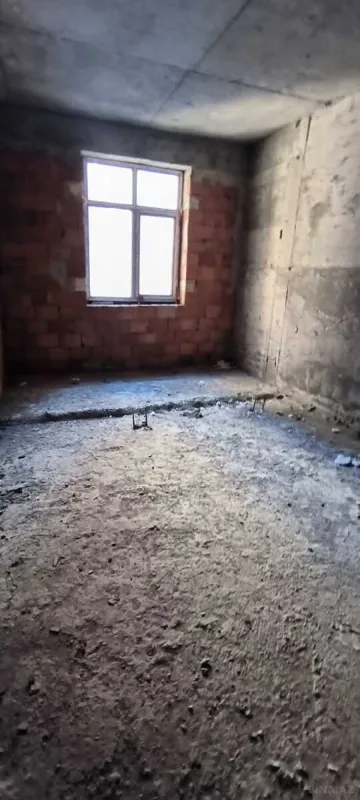 Satılır 4 otaqlı mənzil 147 m²