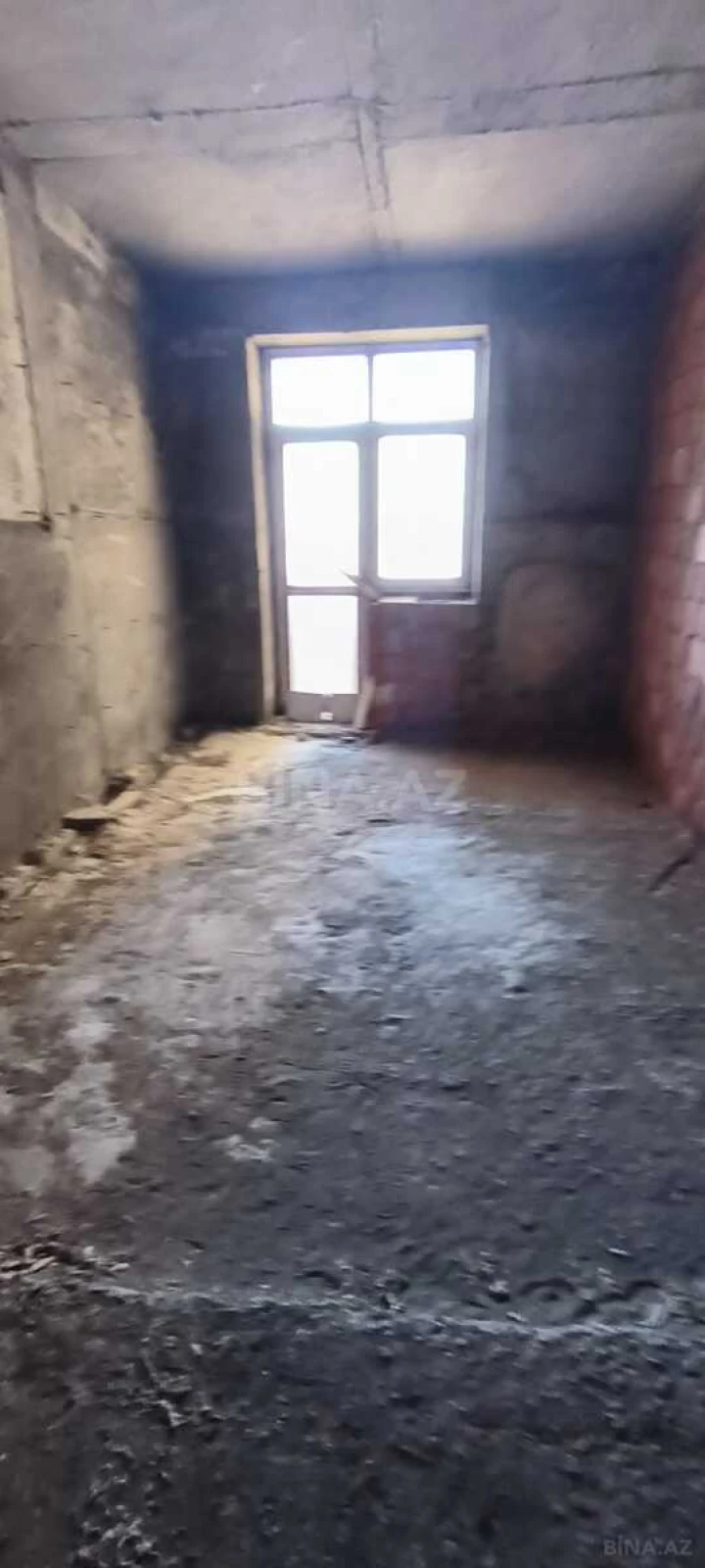 Satılır 4 otaqlı mənzil 147 m²