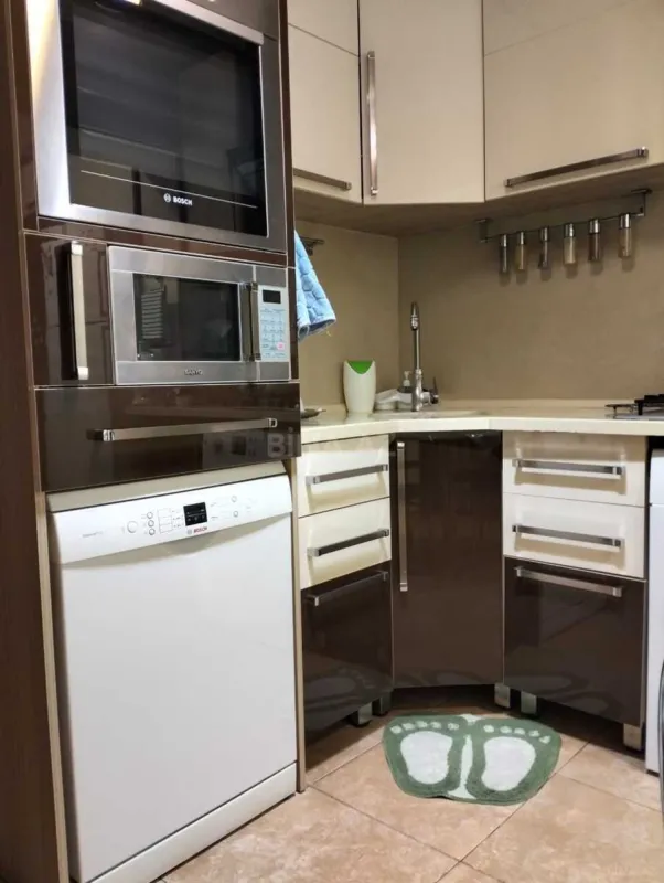 Satılır 5 otaqlı mənzil 120 m²