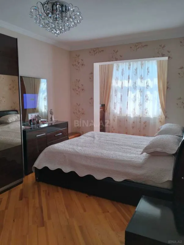 Satılır 5 otaqlı mənzil 120 m²