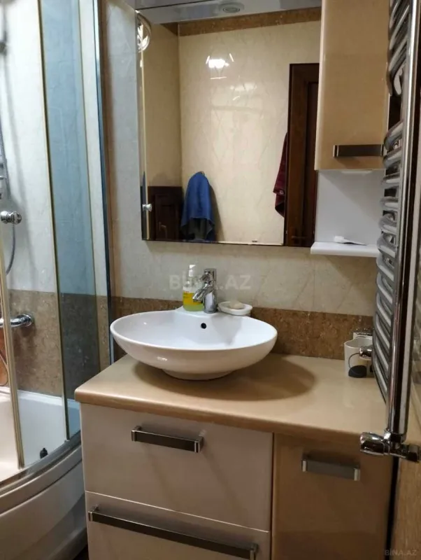 Satılır 5 otaqlı mənzil 120 m²