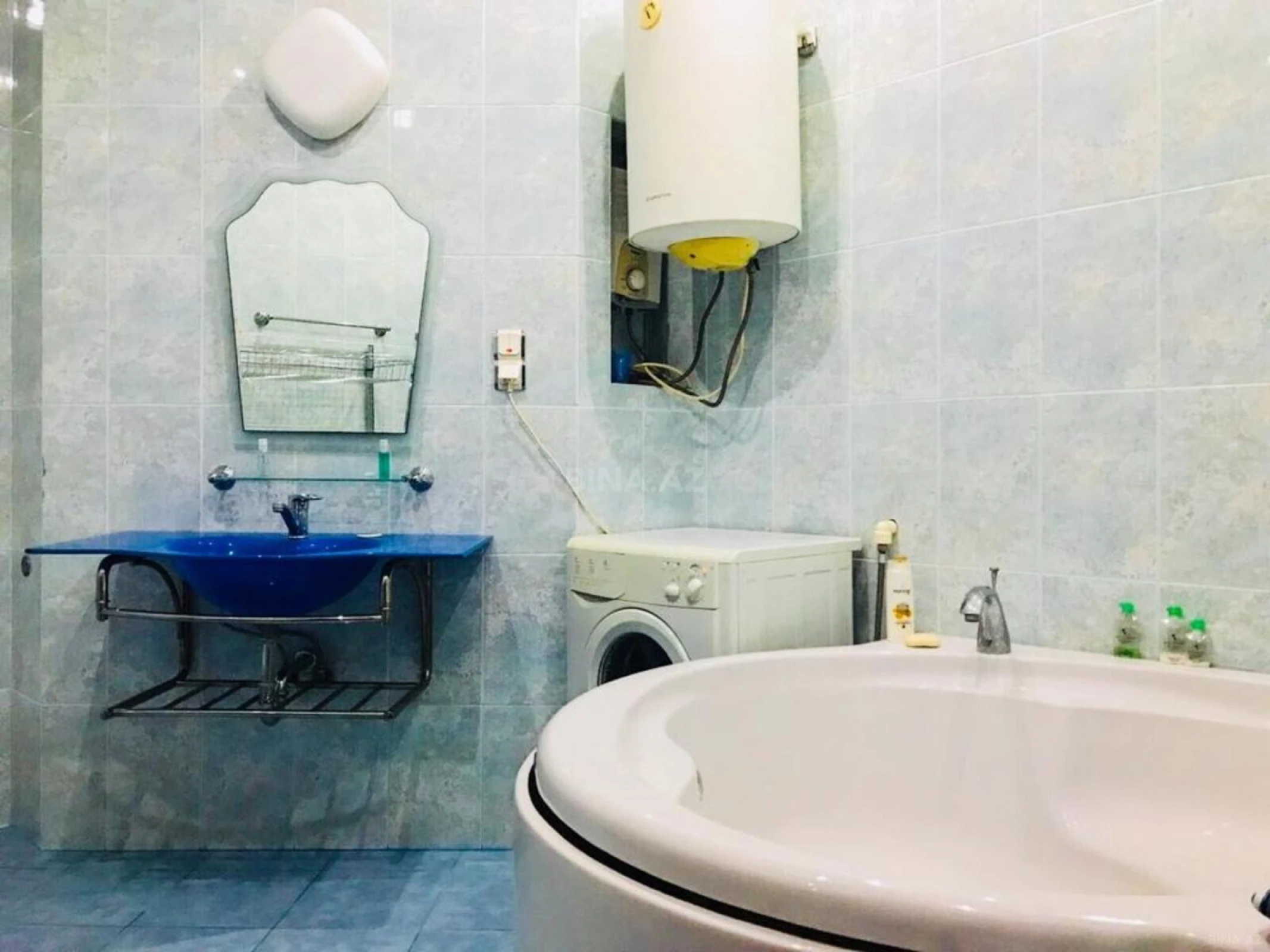 Satılır 4 otaqlı mənzil 200 m²