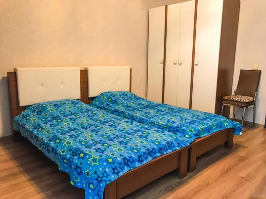 Satılır 4 otaqlı mənzil 200 m²