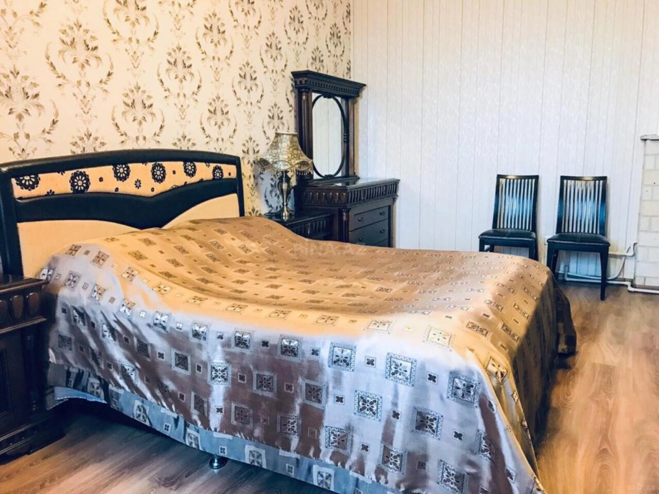 Satılır 4 otaqlı mənzil 200 m²