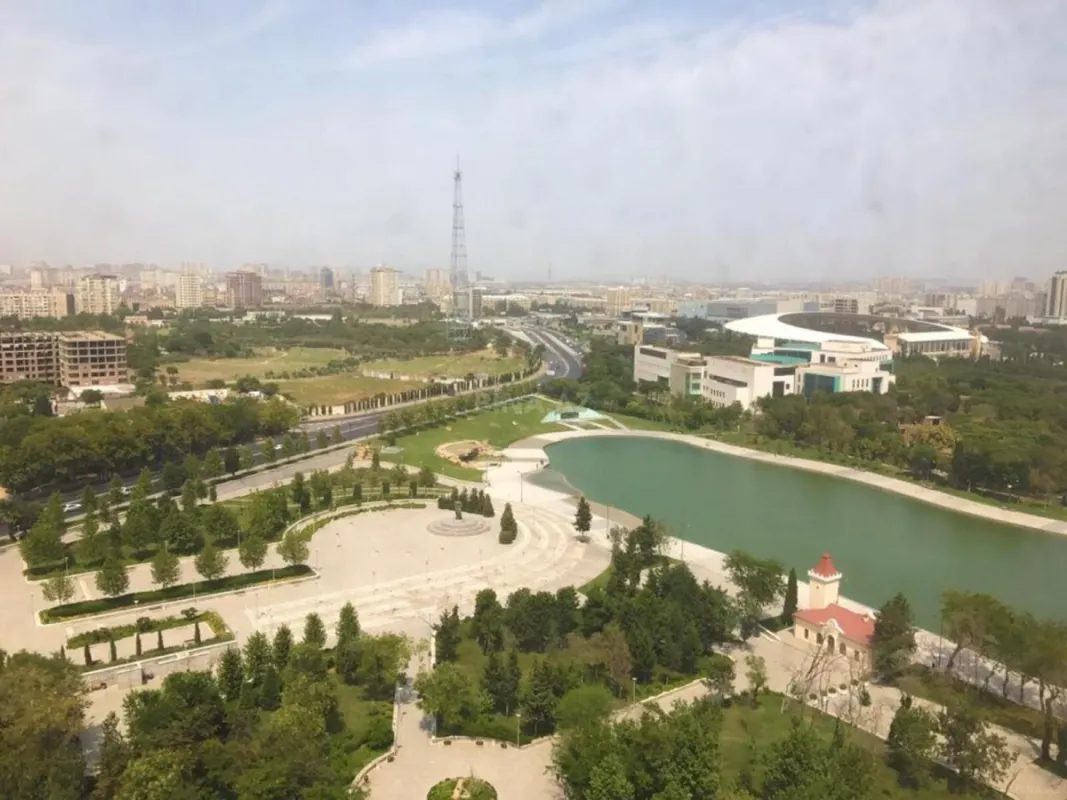 Satılır 4 otaqlı mənzil 200 m²