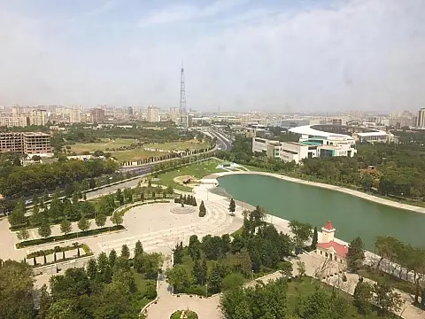 Satılır 4 otaqlı mənzil 200 m²