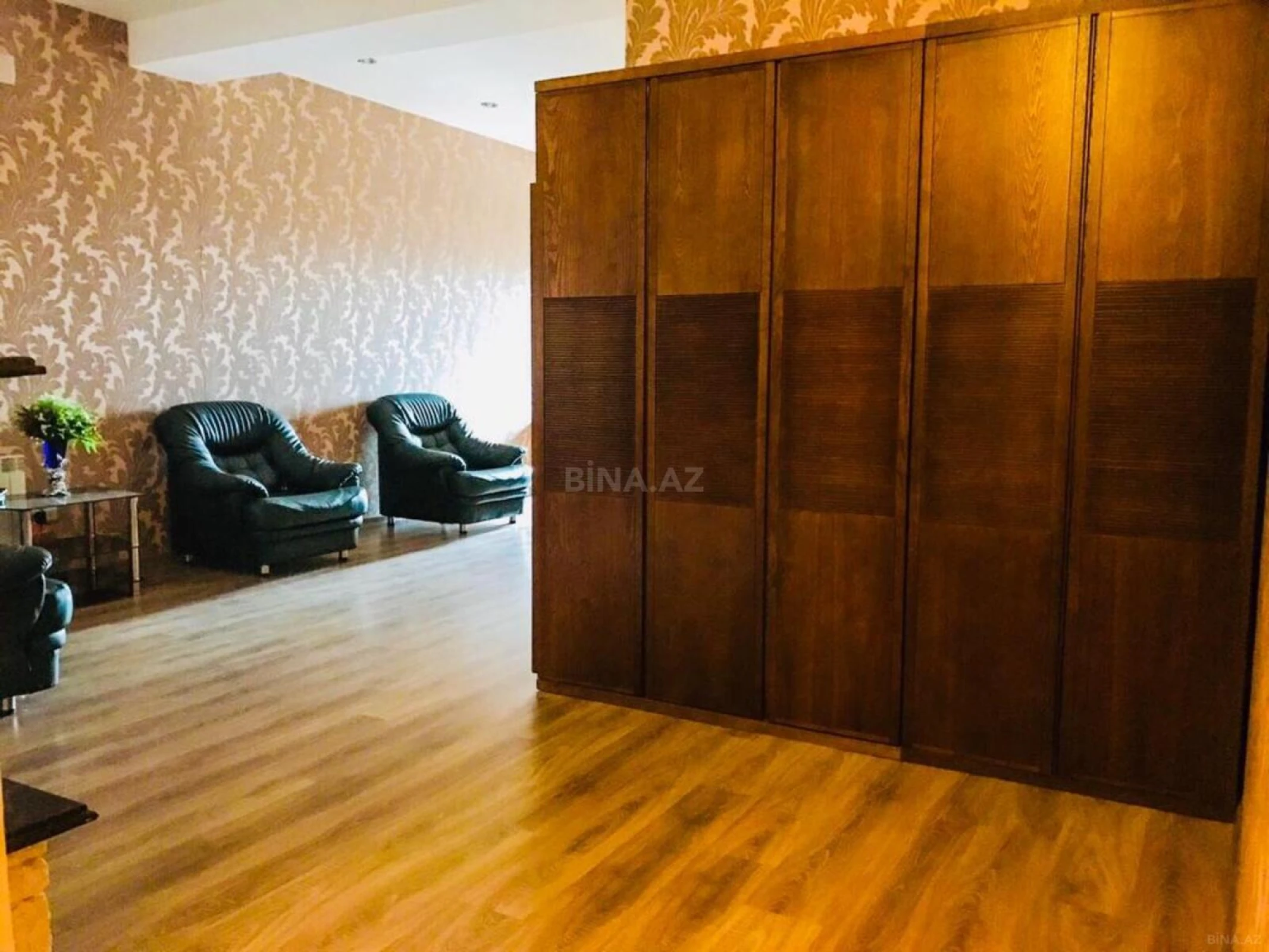 Satılır 4 otaqlı mənzil 200 m²